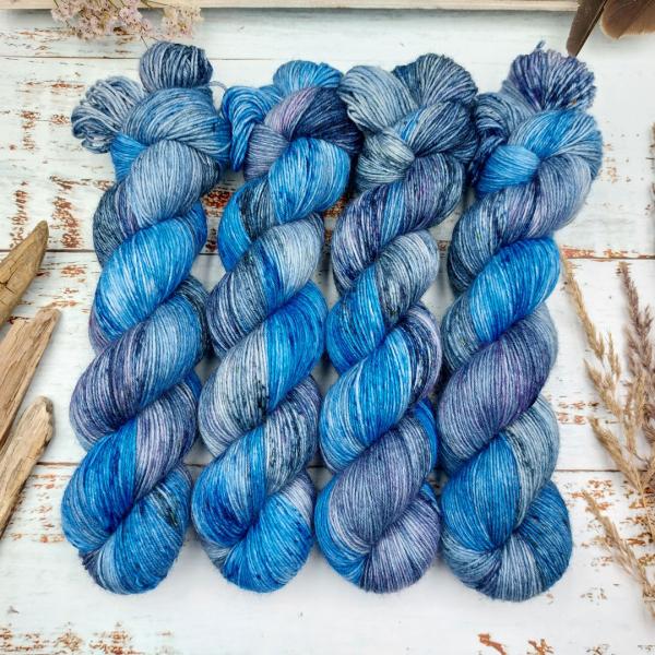 Sockenwolle Trekking Blaublütig 100g (4-fädig)